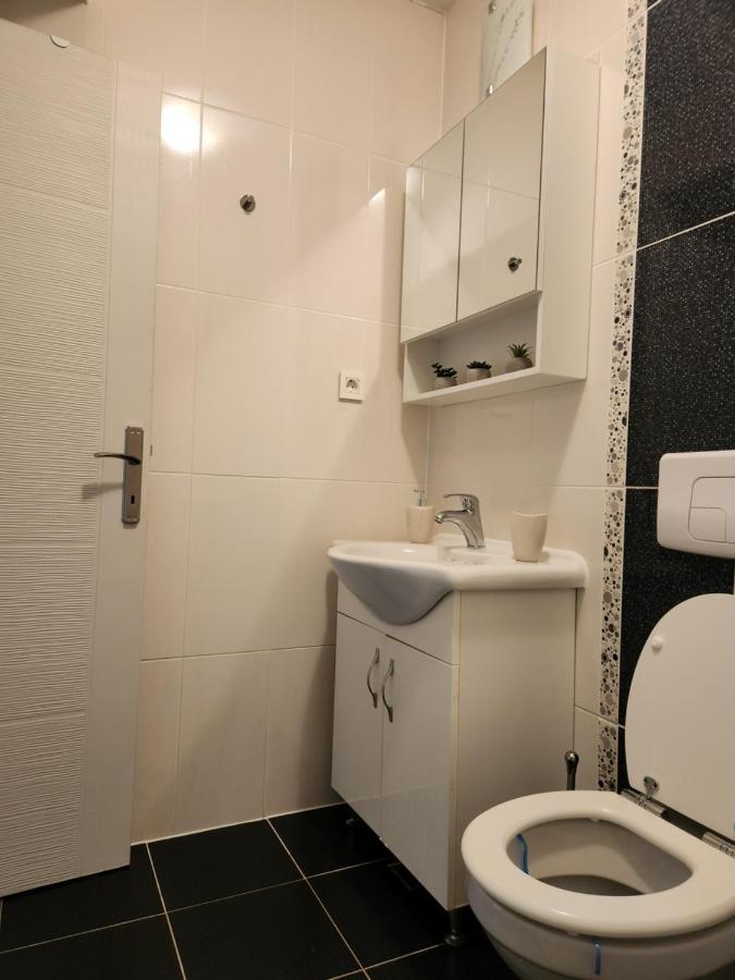 Airport Apartment Otopeni Exterior photo